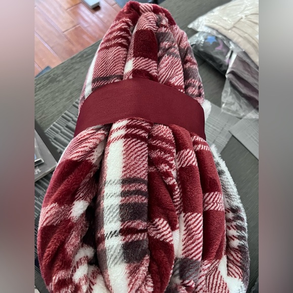 Life Comfort The Ultimate Throw Luxurious Faux Reversing to Plush - Picture 5 of 5